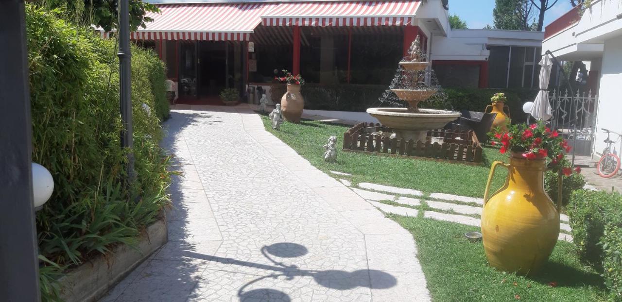 Hotel De Amicis ริชชิโอเน ภายนอก รูปภาพ