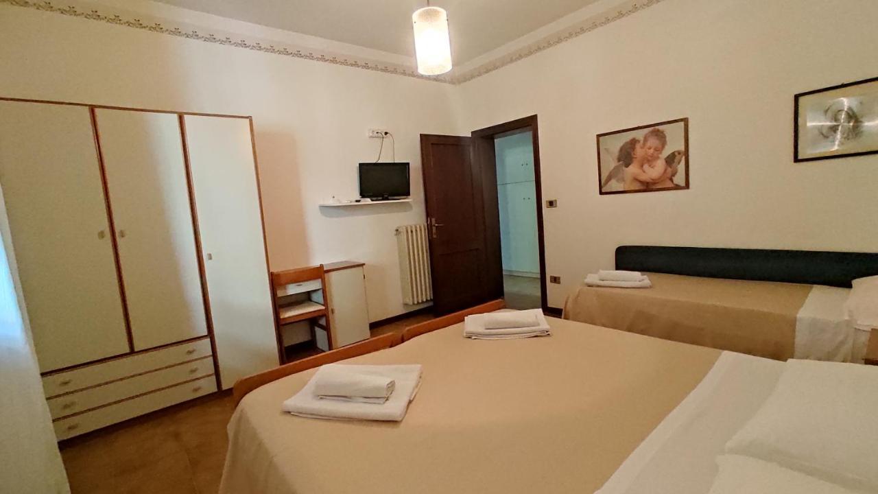 Hotel De Amicis ริชชิโอเน ภายนอก รูปภาพ
