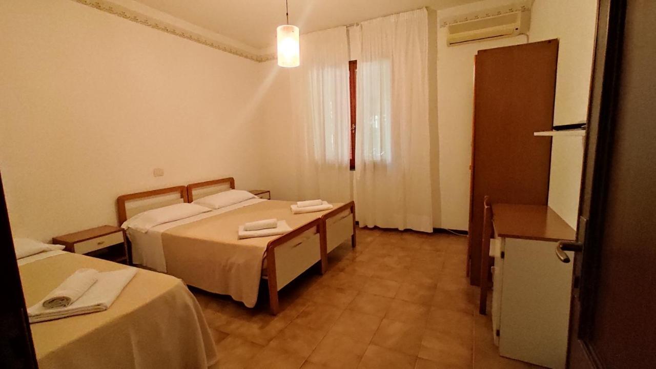Hotel De Amicis ริชชิโอเน ภายนอก รูปภาพ