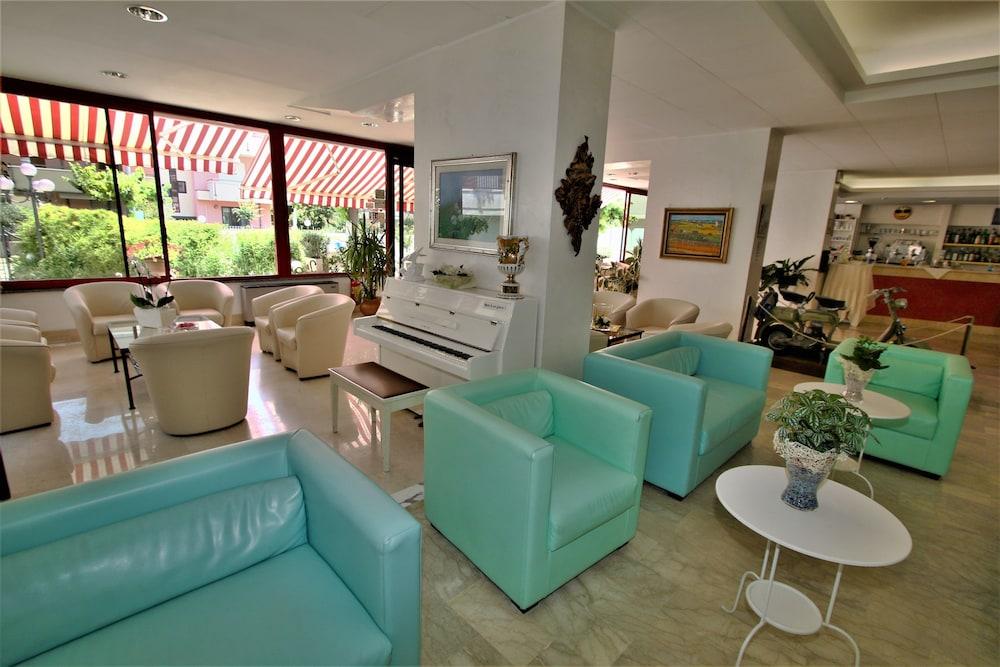 Hotel De Amicis ริชชิโอเน ภายนอก รูปภาพ
