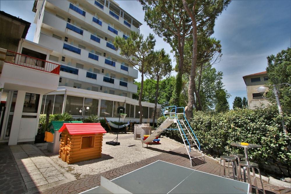 Hotel De Amicis ริชชิโอเน ภายนอก รูปภาพ
