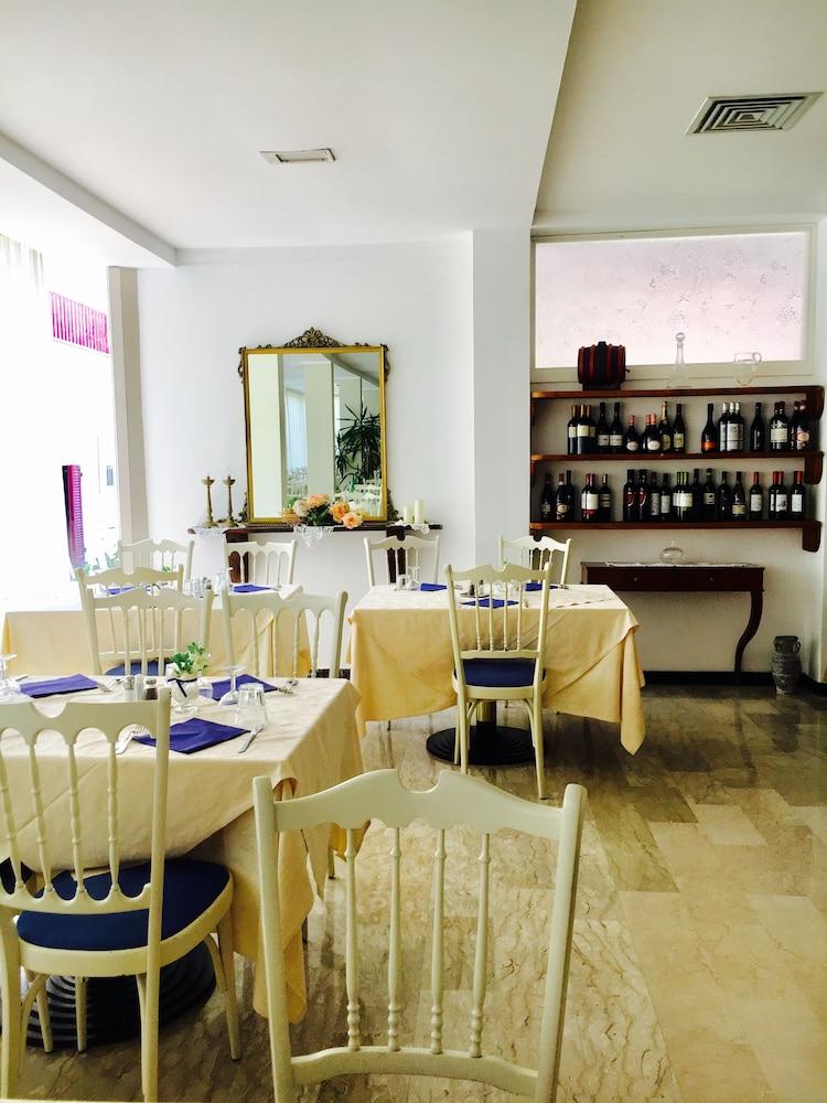 Hotel De Amicis ริชชิโอเน ภายนอก รูปภาพ