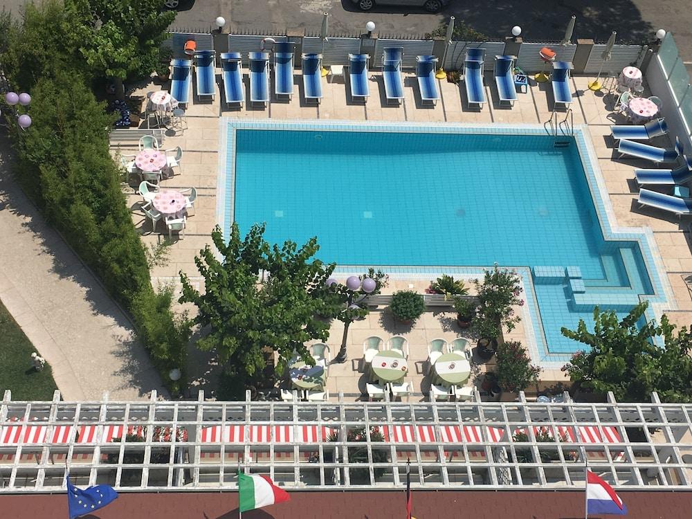 Hotel De Amicis ริชชิโอเน ภายนอก รูปภาพ