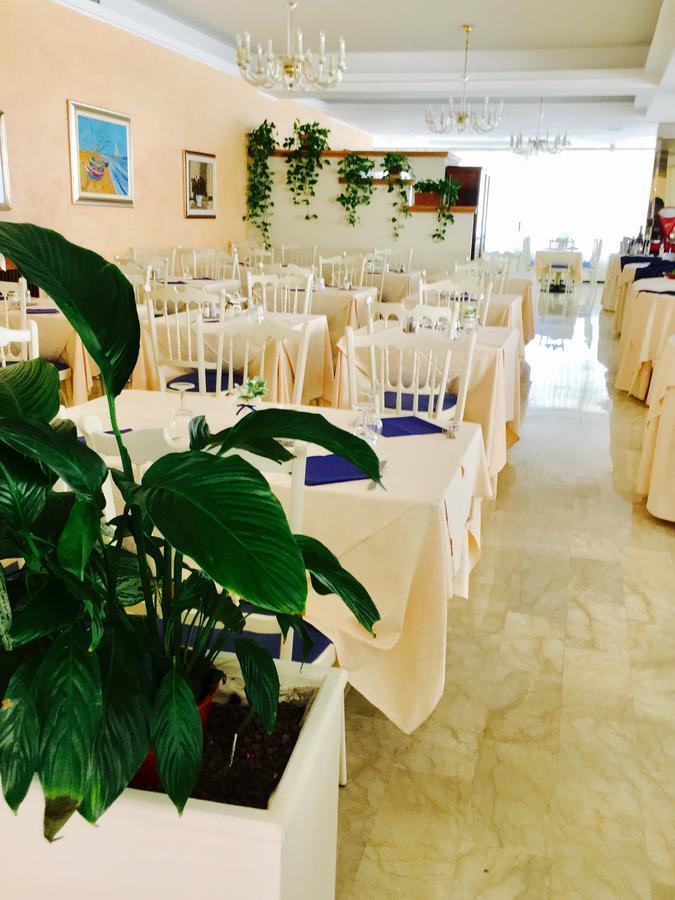 Hotel De Amicis ริชชิโอเน ภายนอก รูปภาพ