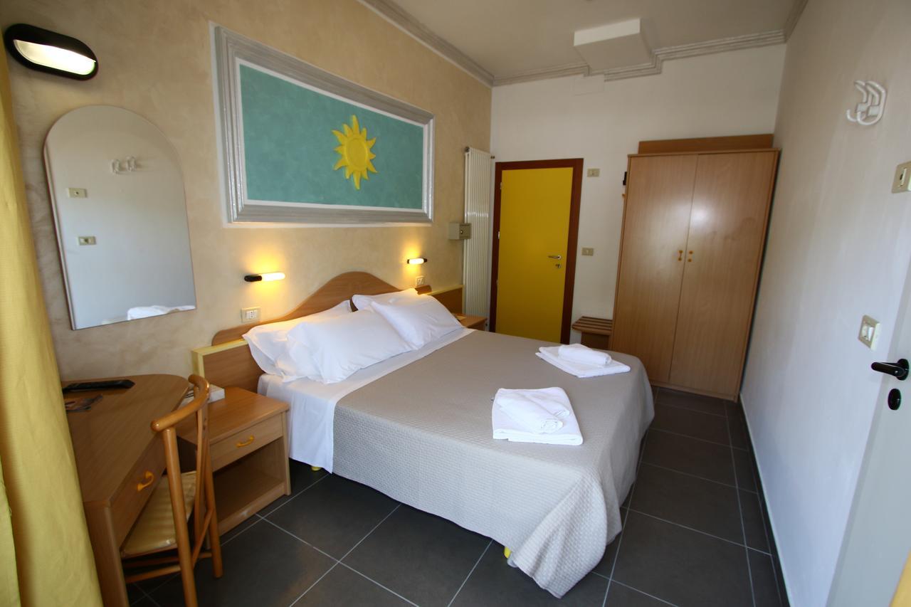 Hotel De Amicis ริชชิโอเน ภายนอก รูปภาพ