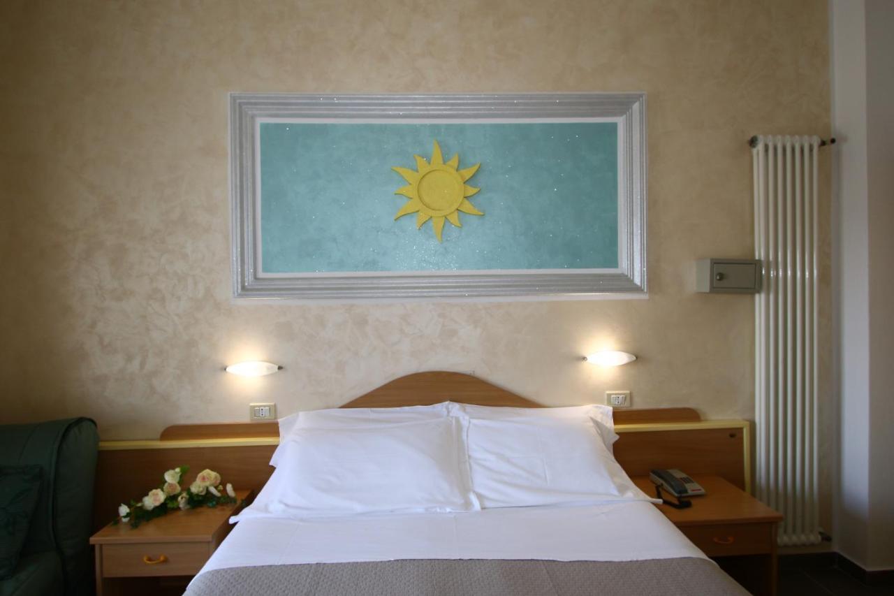 Hotel De Amicis ริชชิโอเน ภายนอก รูปภาพ